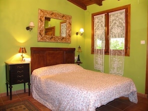 Individually decorated, individually furnished, bed sheets - Txindurri Iturri (Deba)