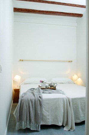 1 bedroom, iron/ironing board, Internet, bed sheets