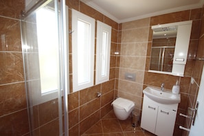 別墅, 泳池景觀 | 浴室 | 獨立浴缸和淋浴設備、按摩浴缸、水療按摩蓮蓬頭、毛巾