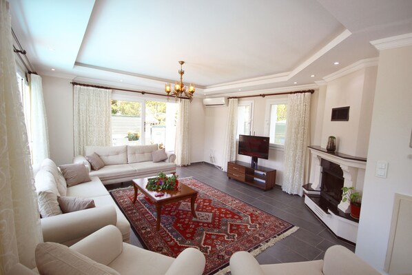 Villa, Pool View | Living room