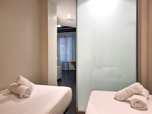 1 chambre, fer et planche à repasser, accès Internet, draps fournis