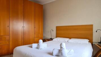 1 bedroom, iron/ironing board, internet, bed sheets