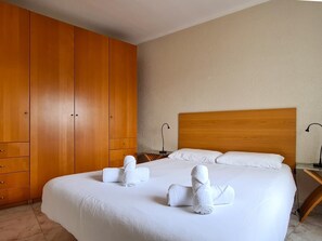 1 slaapkamer, een strijkplank/strijkijzer, internet, beddengoed