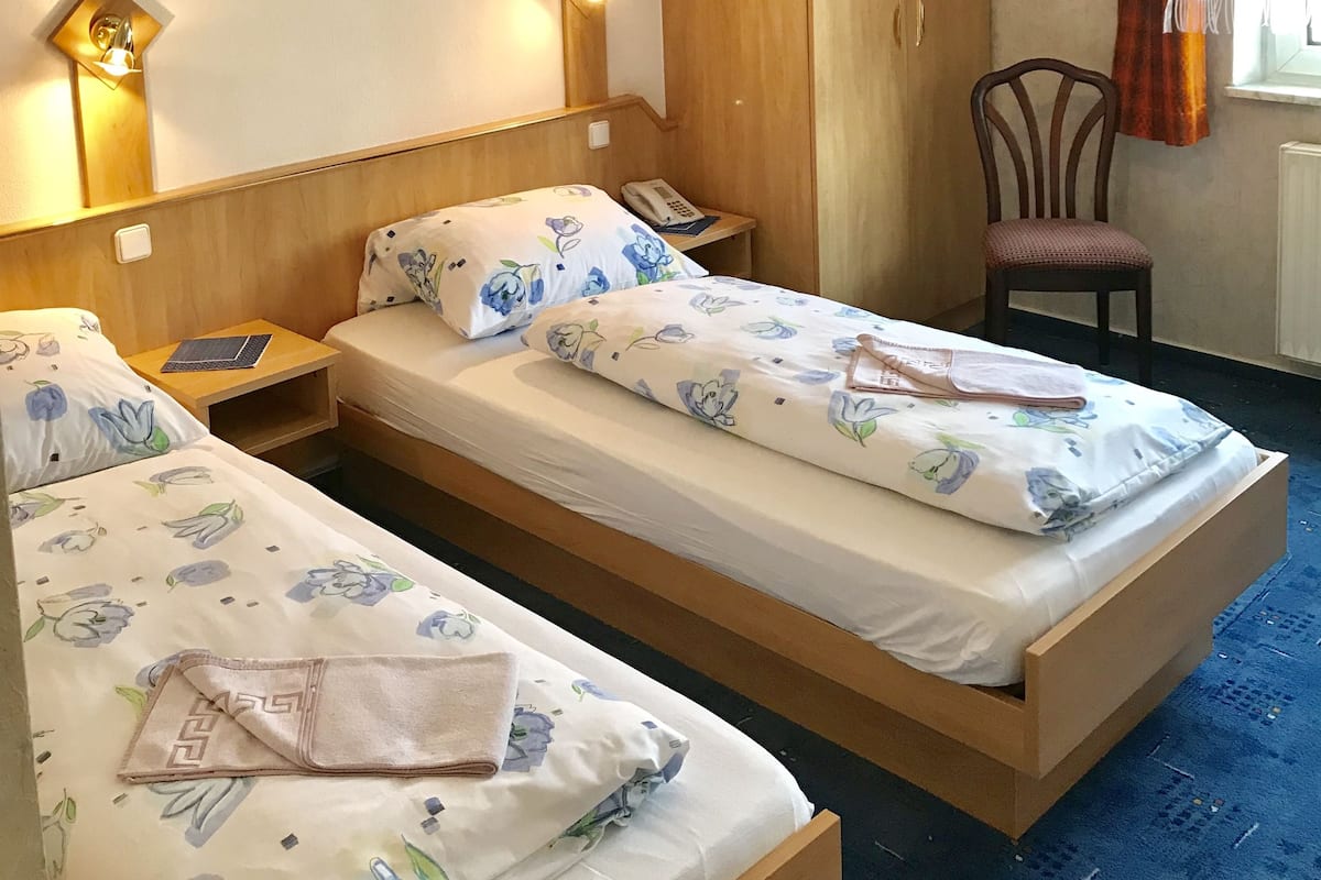 Double Room | Desk, blackout curtains, free WiFi, bed sheets