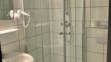 Skrivebord, blendingsgardiner, wi-fi (inkludert) og sengetøy