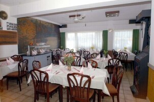 Desk, blackout drapes, free WiFi, bed sheets