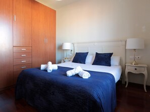 3 bedrooms, iron/ironing board, Internet, bed sheets