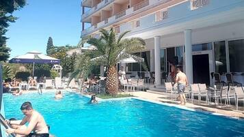 Seasonal outdoor pool, open 9:00 AM to 7:00 PM, pool umbrellas