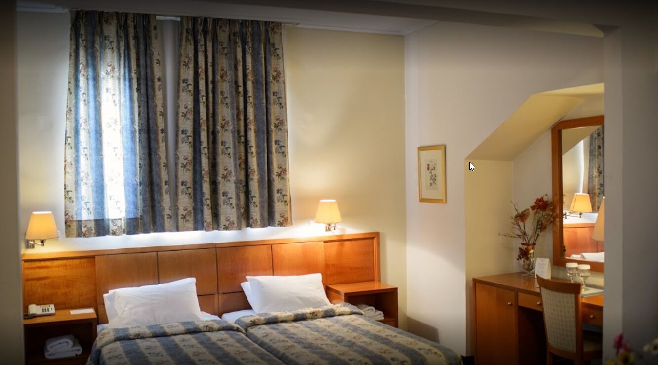 in-room safe, desk, laptop workspace, blackout curtains