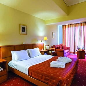 Classic Double Room | In-room safe, desk, laptop workspace, blackout drapes - Hotel Philippos (Livadia)