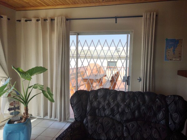Family Apartment, 2 Bedrooms, Harbour View | Living area