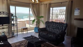 Appartement Familial, 2 chambres, vue port | Coin séjour