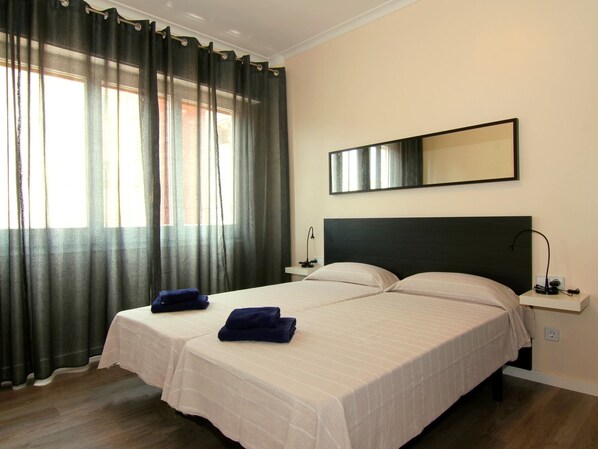 2 bedrooms, iron/ironing board, Internet, bed sheets