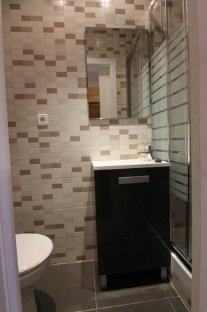 Hair dryer, towels
