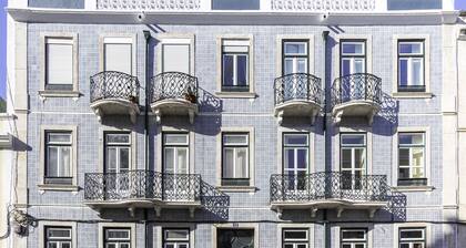 GuestHouse - Deluxe Double Room with Balcony (Room 8 Seraphim )