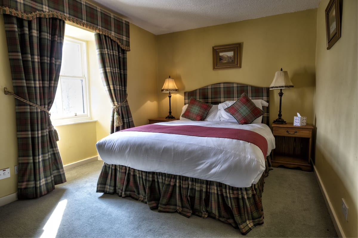 Standard Double Room | Premium bedding, desk, iron/ironing board (on request), free WiFi