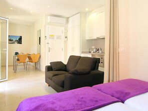 TV - CLASSBEDROOM BARCELONA BEACH 3 APARTMENT (Barcelona)