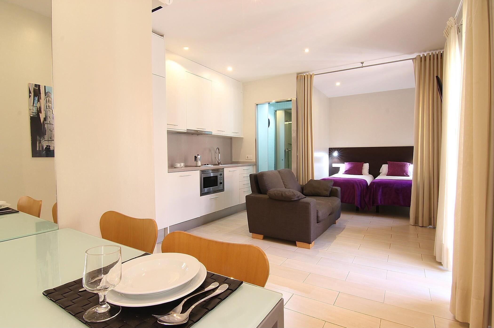 Iron/ironing board, Internet, bed sheets