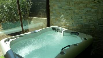 Bain à remous intérieur