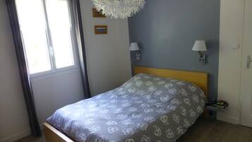2 chambres, fer et planche Ă repasser, Wi-Fi, draps fournis