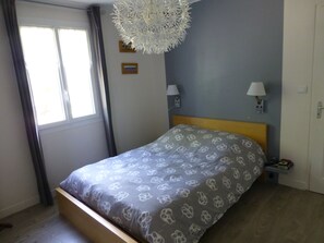 2 slaapkamers, een strijkplank/strijkijzer, wifi, beddengoed