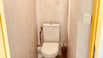 Douche, savon, shampoing, papier toilette