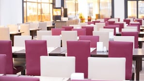 2 restaurantes, café da manhã, culinária internacional