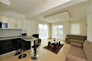 Apartment, 2 Schlafzimmer, Nichtraucher | Wohnbereich | LCD-Fernseher