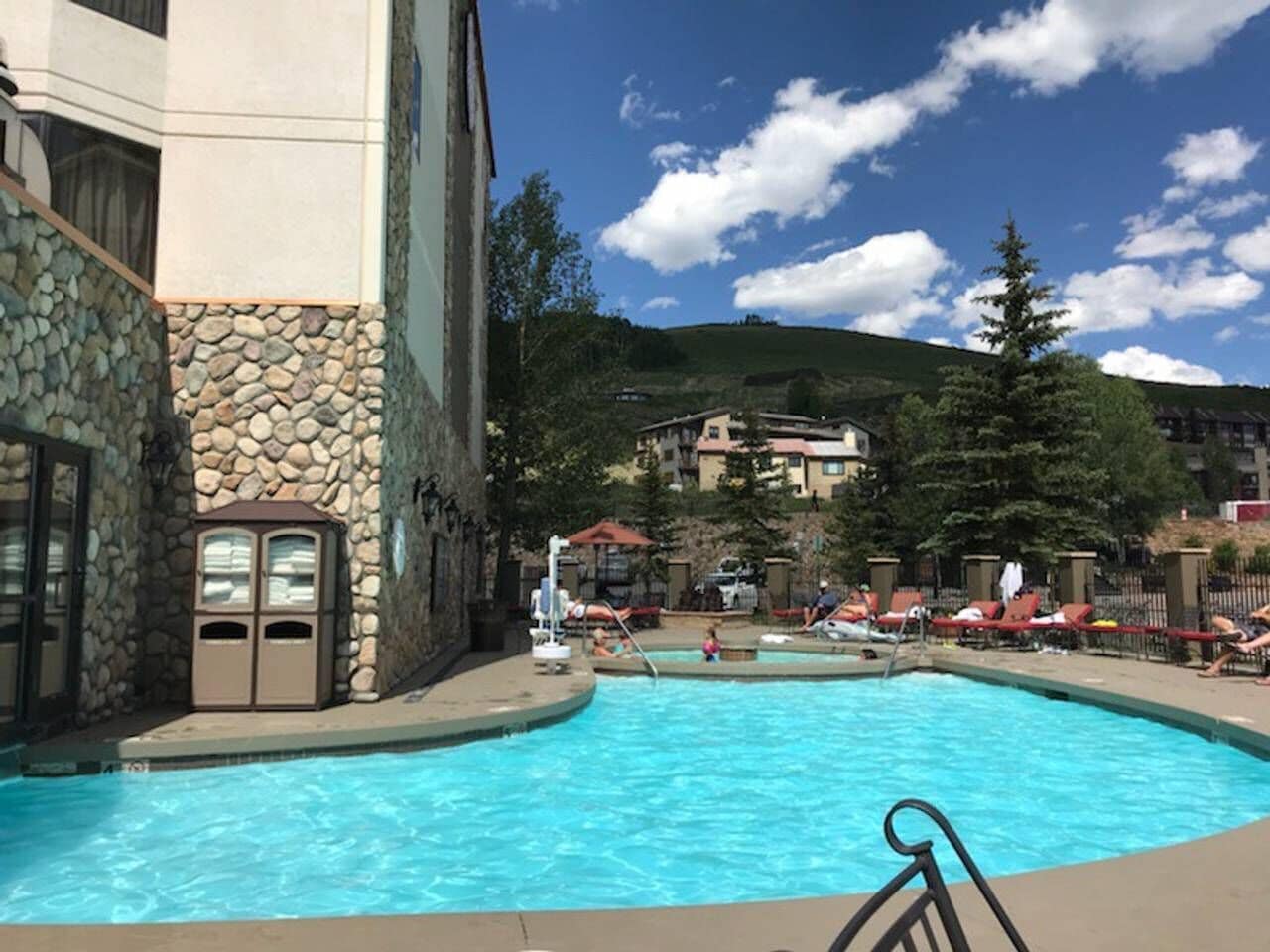 Grand Lodge unit @ Mt. Crested Butte! Awesome location: 2 minute walk to slopes!