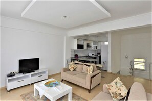 Apartment, 2 Schlafzimmer, Nichtraucher | Wohnbereich | LCD-Fernseher