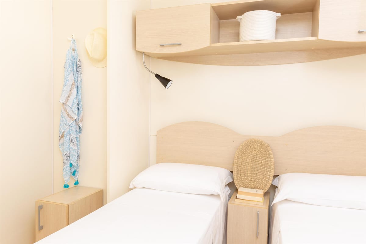 Comfort Mobile Home | Blackout curtains, bed sheets