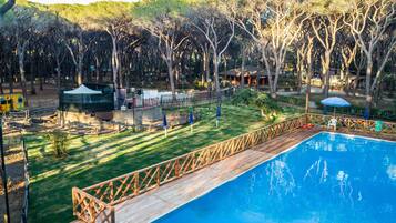 Piscina externa sazonal