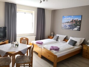 Apartment | Blackout drapes, soundproofing, free WiFi, bed sheets