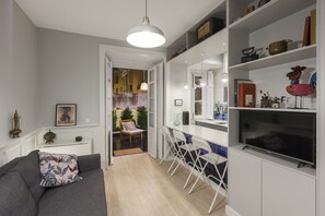 TV, books - Live like a Lisboeta! Located in the quiet and quaint neighborhood of Arroios (Lisboa)