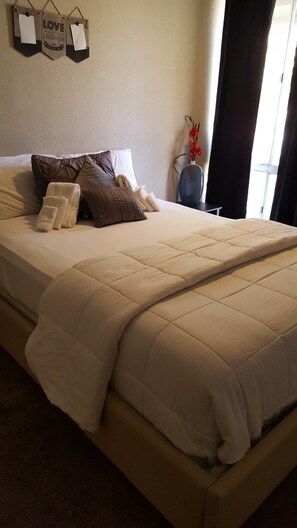 3 bedrooms, iron/ironing board, WiFi, bed sheets