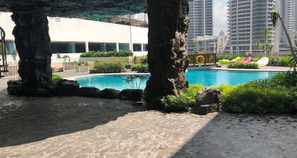 2BR Unit at Acqua Private Residences with Netflix + Wifi across Rockwell Makati