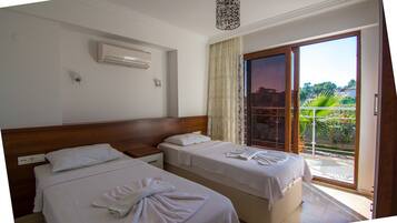 Apartment, Pool View | 2 bilik tidur, meja, seterika/papan seterika, Wi-fi percuma