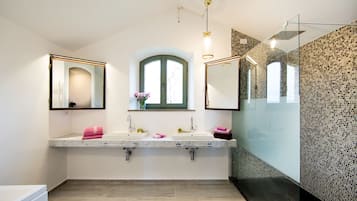 House, 5 Bedrooms, Private Pool | Bathroom | Deep soaking tub, hair dryer, bidet, towels