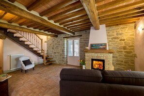 House, 5 Bedrooms | Living area | LCD TV, fireplace - Casale Pietrenta (Cortona)