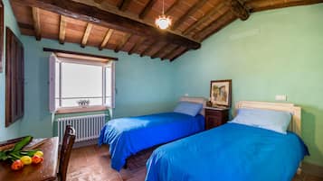 House, 5 Bedrooms | 5 bedrooms, iron/ironing board, free WiFi, bed sheets