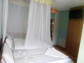 In-room safe, desk, free WiFi, bed sheets - Hotel Eel (Elburgon)