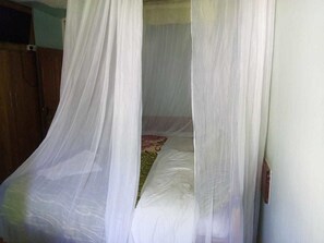 In-room safe, desk, free WiFi, bed sheets - Hotel Eel (Elburgon)