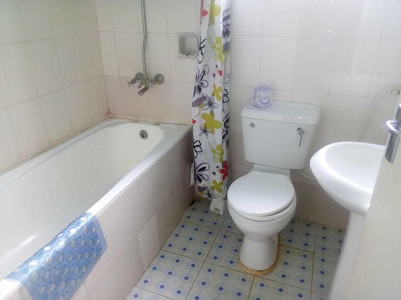 A small bathroom with a bathtub, toilet, and sink.