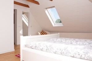 Kamar Double | Seprai premium, brankas, meja kerja, dan tempat tidur lipat/tambahan