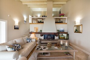 House, 3 Bedrooms, Private Pool | Living area | LCD TV, DVD player - Villa Tramonto (Magione)