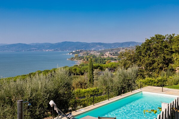 House, 3 Bedrooms, Private Pool | Lake view - Villa Tramonto (Magione)