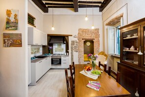 Appartamento, 2 camere da letto | Pasti in camera