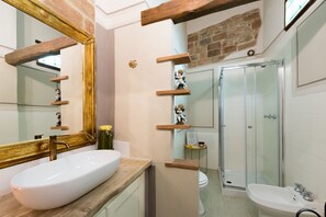 Apartment, 2 Schlafzimmer | Badezimmer | Dusche, Haartrockner, Bidet, Handtücher