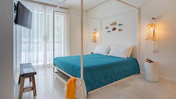 Deluxe Room | Minibar, in-room safe, free WiFi, bed sheets
