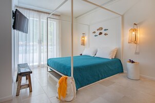 Minibar, caja de seguridad en la habitación, wifi gratis y ropa de cama 